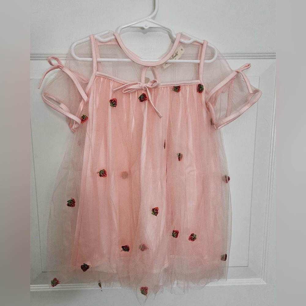 Marie Nicole Clothing Girls Size M(3years) Short Sleeve Strawberry Dress